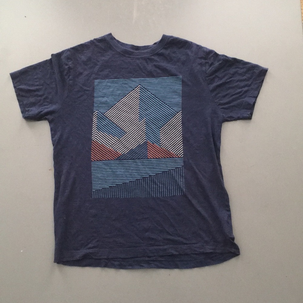 Mountains graphic tee shirt